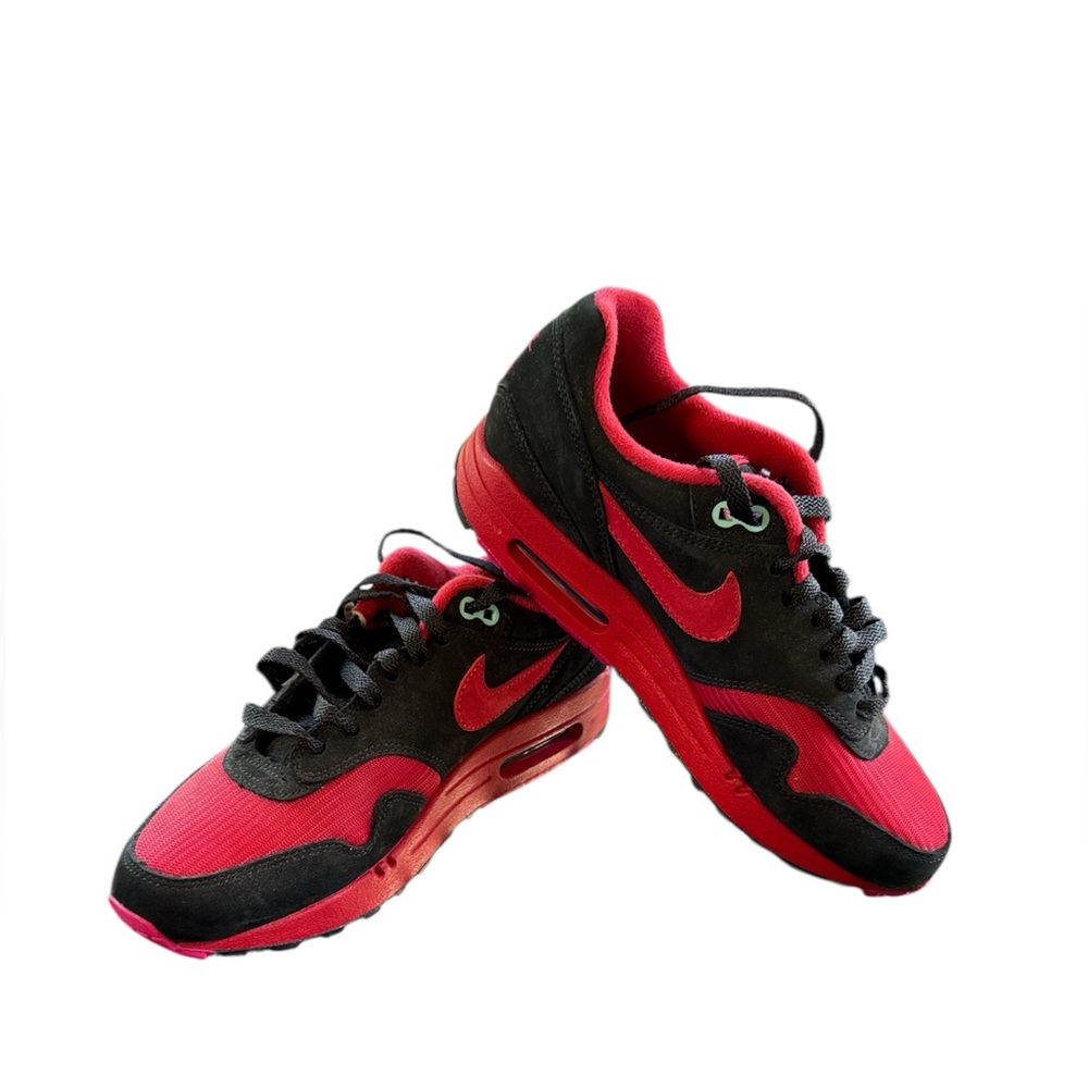 Nike Women’s Air Max Red Black Like New Size 8.5
